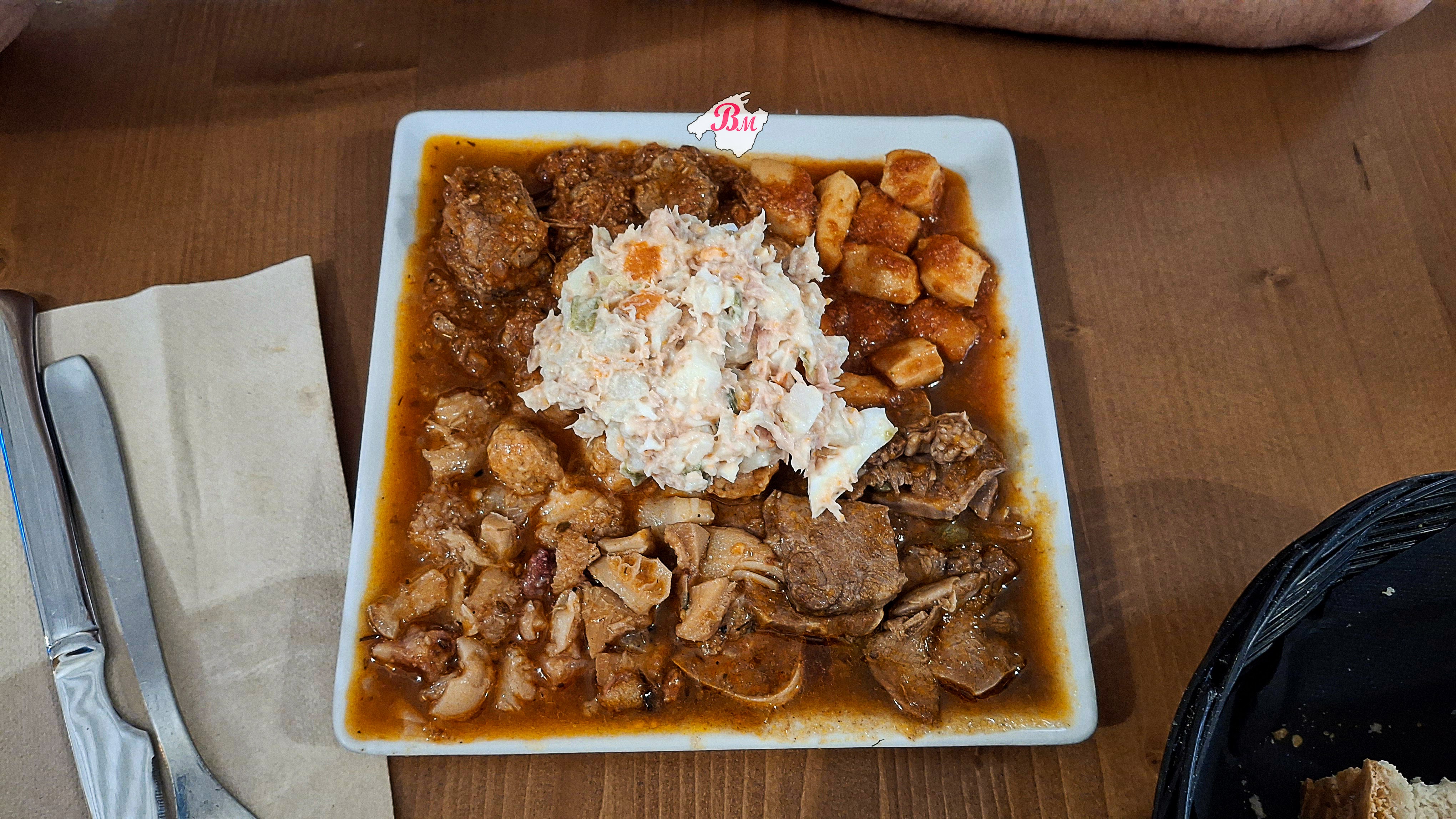 Disfrutamos de una buena merienda en Artà