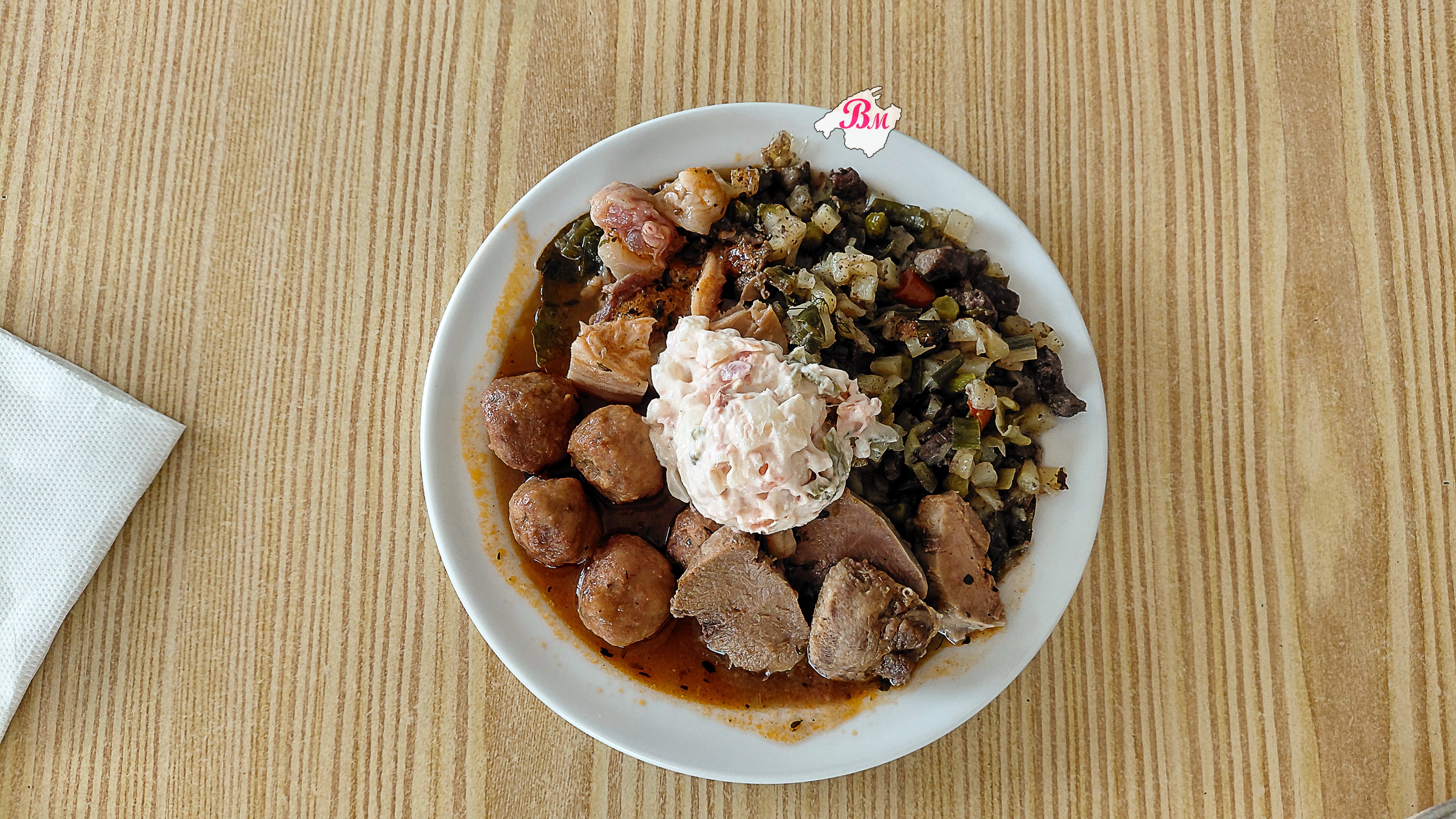 Disfrutamos de la merienda y el buen ambiente en el Restaurante Es Cós