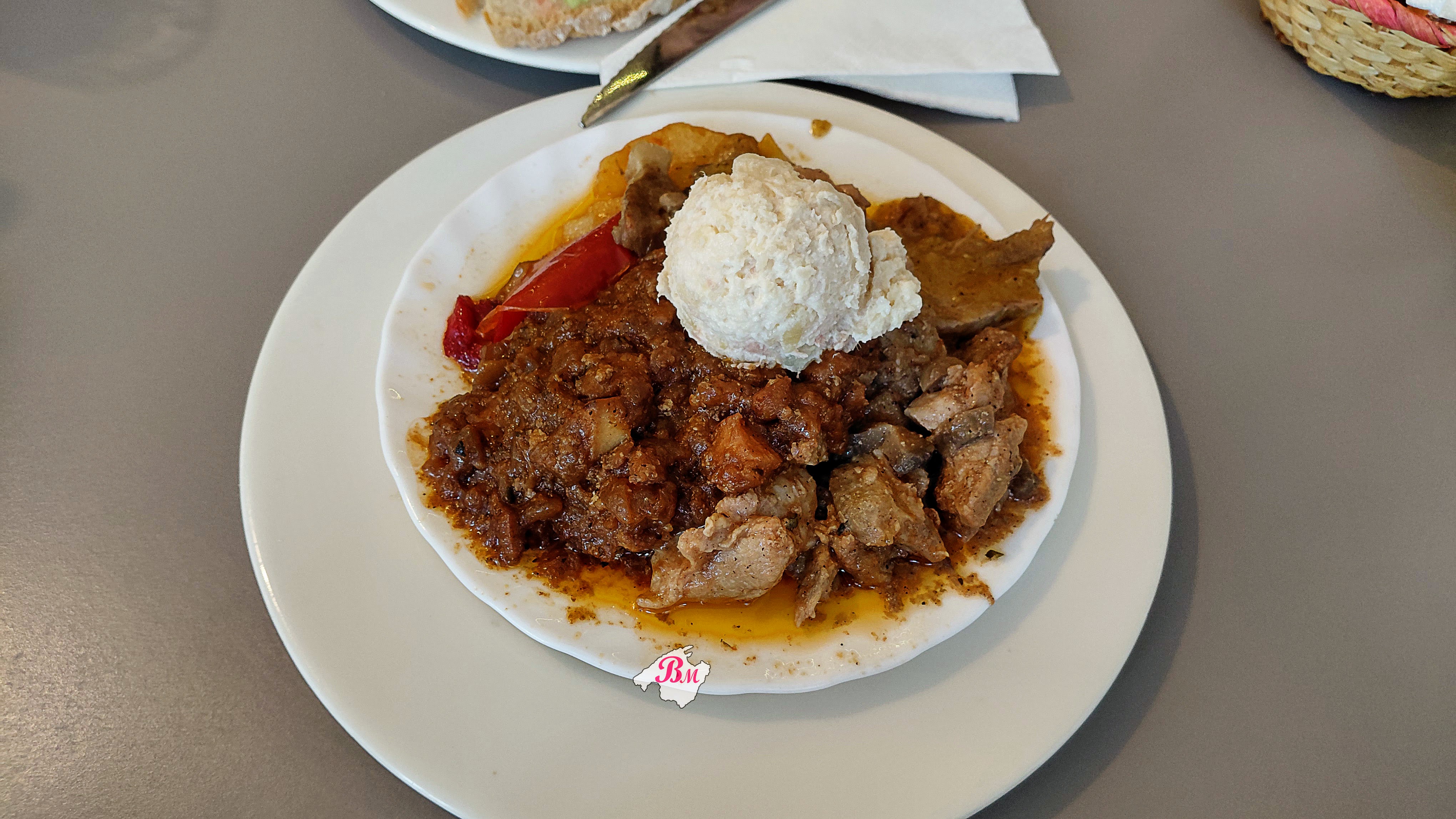 Disfrutamos de una buena merienda en Lloseta